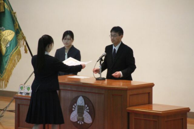 本日は、表彰式、明日の卒業式の予行練習、奨学奨励金贈呈式、同窓会入会式が実施されました。
明日は卒業式です。それぞれの思いが込められたすばらしい式になることと思います。

#福岡県立福島高等学校