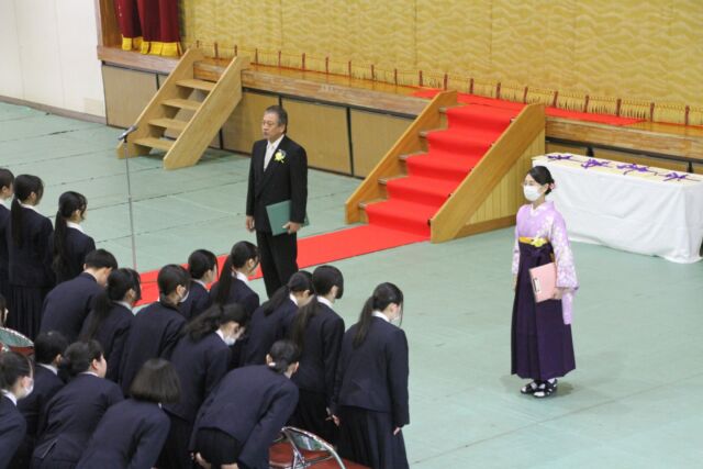 ３月１日（日）、令和７年度全日制第77回・定時制第71回卒業証書授与式が挙行されました。

春の陽気を感じる暖かな光が降り注ぐ中、全日制142名、定時制8名の計150名が卒業しました。

これからの皆さんの人生が幸せで満ち溢れますように。みなさんの活躍を心から願っています。

#福岡県立福島高等学校