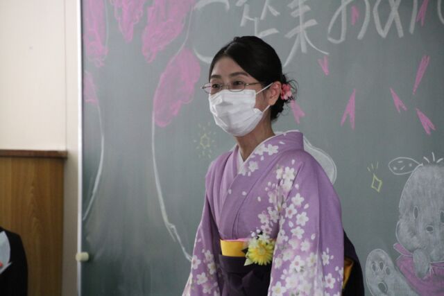 ３月１日（日）、令和７年度全日制第77回・定時制第71回卒業証書授与式が挙行されました。

春の陽気を感じる暖かな光が降り注ぐ中、全日制142名、定時制8名の計150名が卒業しました。

これからの皆さんの人生が幸せで満ち溢れますように。みなさんの活躍を心から願っています。

＃福岡県立福島高等学校