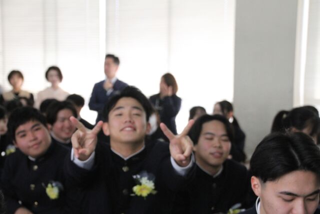 ３月１日（日）、令和７年度全日制第77回・定時制第71回卒業証書授与式が挙行されました。

春の陽気を感じる暖かな光が降り注ぐ中、全日制142名、定時制8名の計150名が卒業しました。

これからの皆さんの人生が幸せで満ち溢れますように。みなさんの活躍を心から願っています。

＃福岡県立福島高等学校