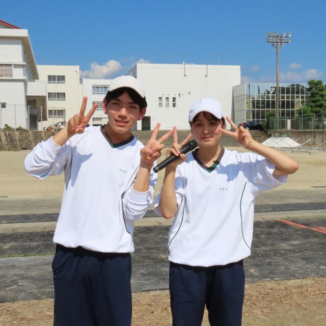 体育大会本番まで残りあと1日となりました！

今回は、白ブロックの練習風景を写真でお届けしています

【団長コメント】
「白団の演舞はどの団よりもカッコイイです！本番まで我慢出来ません！伝説つくります！」

【ブロック長コメント】
「盛り上げは白が一番！」

【チア長コメント】
「元気なダンスと可愛いさいっぱいの笑顔で、会場の皆様に元気と笑顔を届けます！」

白ブロックは1人1人が輝く最高のパフォーマンスを目指し、誰よりも泥臭く毎日必死に打ち込んできました!!!

努力を重ねた日々を力に変えて、本番へ〜
一人ひとりの頑張りが、大きな力になっています！

今の白団に超える団は他に存在しません！白き誇りを胸に麒麟の如く、縦横無尽に駆け抜けろ！

#体育大会 #体育祭 #学校行事
#FUKUSHIMA #FukushimaHighSchool
#福島高校 #福岡県立福島高等学校
#FUKUOKAFUKUSHIMA2026