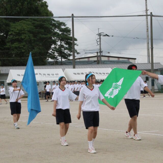 令和8年度福島高校体育大会
6月5日金曜日無事に、体育大会が開催されました！！

今回は体育祭の風景を写真でお送りします！赤・青・白それぞれのブロックが、これまでの練習の成果を発揮し全力で競技に臨みました！！
仲間と声を掛け合い、支え合いながら駆け抜ける姿がとても印象的でした！！

それぞれの想いがぶつかり合い、最高の「絆結」を感じる一日となりました！！！

保護者の皆様におかれましては、多くのご声援・ご協力をいただき誠にありがとうございました。
来年度もどうぞよろしくお願いいたします。

ご声援ありがとうございました！

#体育大会 #体育祭 #学校行事
#FUKUSHIMA #FukushimaHighSchool
#福島高校 #福岡県立福島高等学校
#FUKUOKAFUKUSHIMA2026
