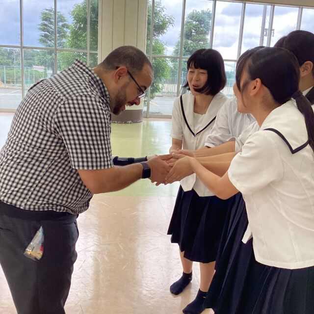 ７月末に帰国されるALTのアンソニー先生との交流会が昼休みに開かれました。
生徒たちは、とてもフレンドリーで生徒との交流が大好きなアンソニー先生との別れを惜しんでいました。

#FUKUSHIMA2026
#福岡県立福島高等学校