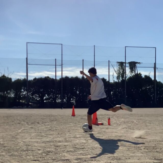 ❀部活動紹介❀

【サッカー部】
サッカー部では、超パワフルなシュート練をしていました。
その後の走り込みでは全員バテバテでキツそうです。
キツい練習もみんなで頑張っています！

応援よろしくお願いします。

#FUKUSHIMA2026
#福岡県立福島高等学校