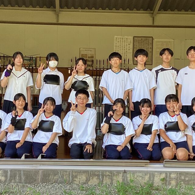 ❀部活動紹介❀

【弓道部】
一射一射に心を込めて、日々稽古に励んでいます。
礼儀と集中力を大切にする部活動です。

応援よろしくお願いします。

#FUKUSHIMA2026
#福岡県立福島高等学校