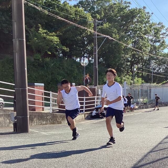 ❀部活動紹介❀

【陸上競技部】
陸上部では、坂道ダッシュをおこなっていました。とてもきつそうでしたよ。
このようなきつい練習を乗り越えた先に、自己ベスト更新という結果が待っているはずです。きつい練習も頑張って！！

応援よろしくお願いします。

#FUKUSHIMA2026
#福岡県立福島高等学校