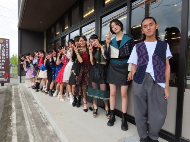 【生活デザイン科 イベント出演】
9/19(土)、広川町産業展示会館で開催された「第34回広川かすり祭」に、生活デザイン科3年ファッションコースの生徒が出演しました🍁
生徒がデザイン・製作を行い、久留米絣を活用した衣装をまとってファッションショーを行いました✨
お忙しい中お越しいただいた皆様、ありがとうございました！

#ファッションショー #久留米絣