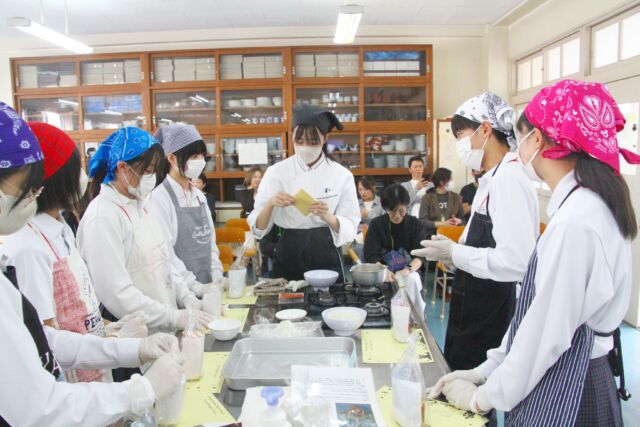 ・
１０月１０日（土）に「令和８年度　福島高等学校　体験入学」を実施しました😁
中学生と保護者、合わせて453名にご参加いただきました！
吹奏楽部によるウェルカムコンサートを皮切りに、本校在校生が心を込めて未来の後輩をお迎えし、中学生の皆さんも興味深そうな様子でした👏
各学科の授業体験では、特色ある授業に興味津々で、本校生徒との交流では、中学生の皆さんが目を輝かせて質問し、福島高校の実際に触れていただきました👀
事後のアンケートでもたくさんのご好評をいただき、大変嬉しく思っています🙇‍♂️

今後は、１１月６日（金）、１１月１１日（水）、１１月１８日(水)の3日間、福島高校イブニング体験ツアーを実施します。本校HPをご覧になり、どうぞお申込ください☺️